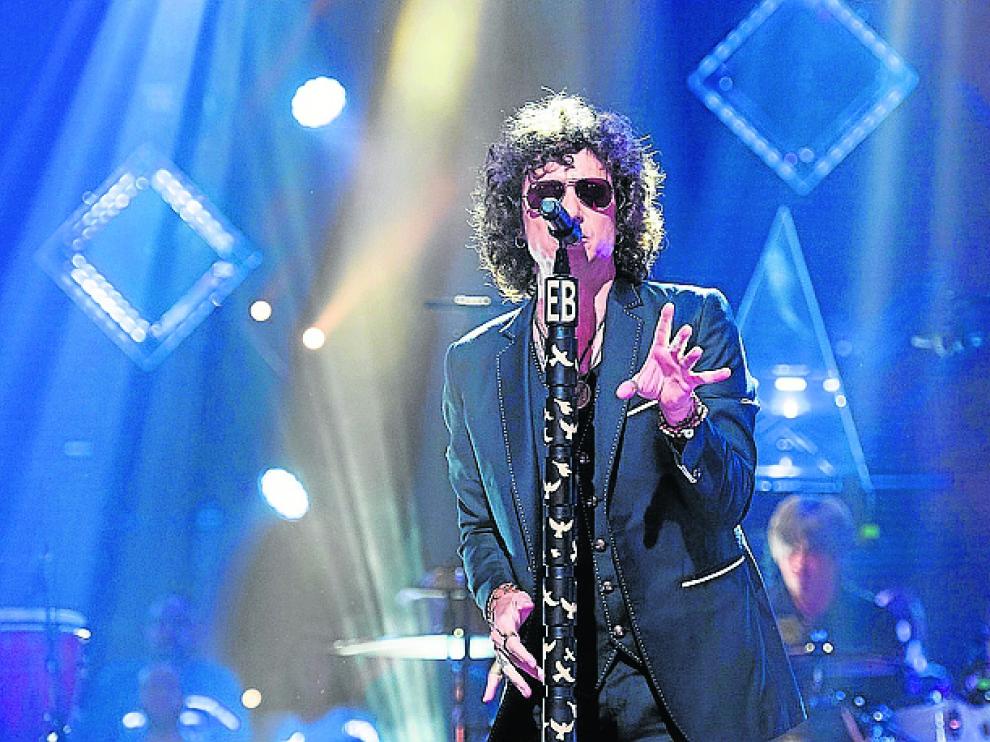 Enrique Bunbury, en un momento de la actuación.