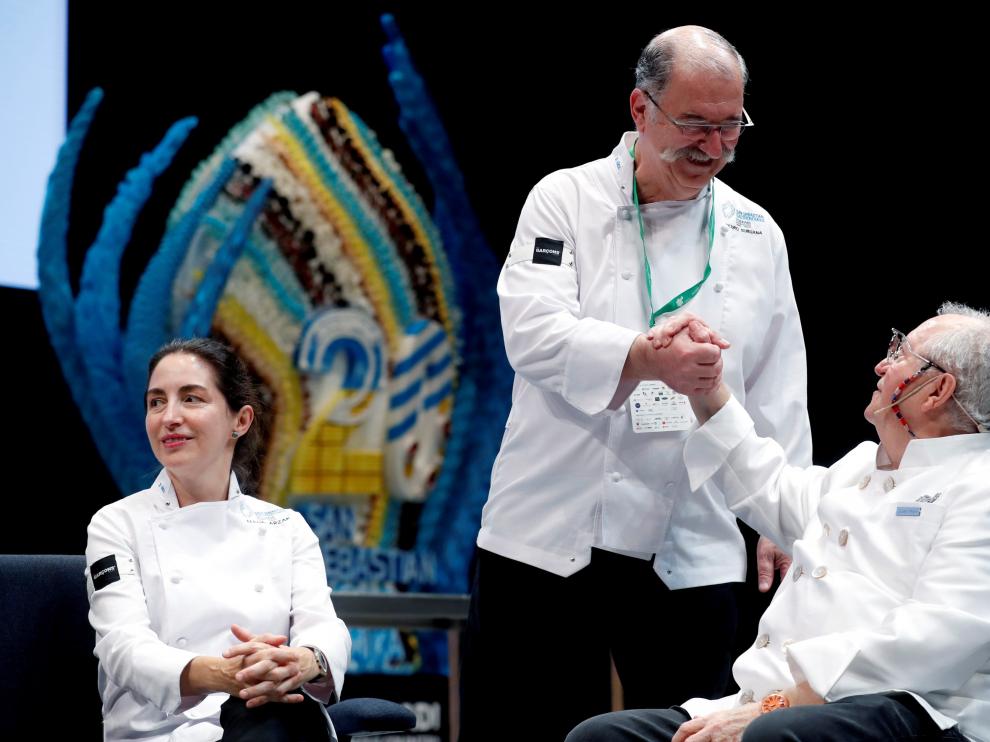 Juan Mari Arzak acompañado de su hija Elena y del chef Pedro Subijana.