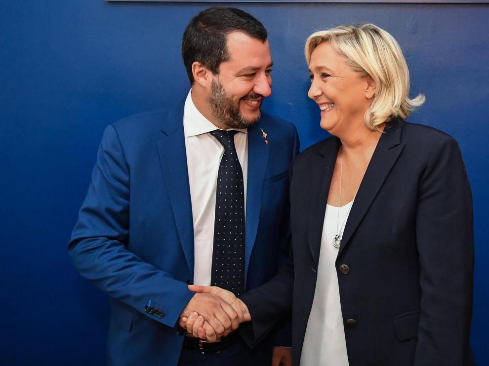 La ultraderechista francesa Marine Le Pen junto al ministro del Interior italiano Matteo Salvini en Roma.