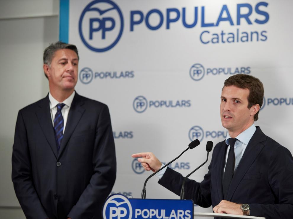 Pablo Casado junto a Xavier García Albiol durante la rueda de prensa en Barcelona.