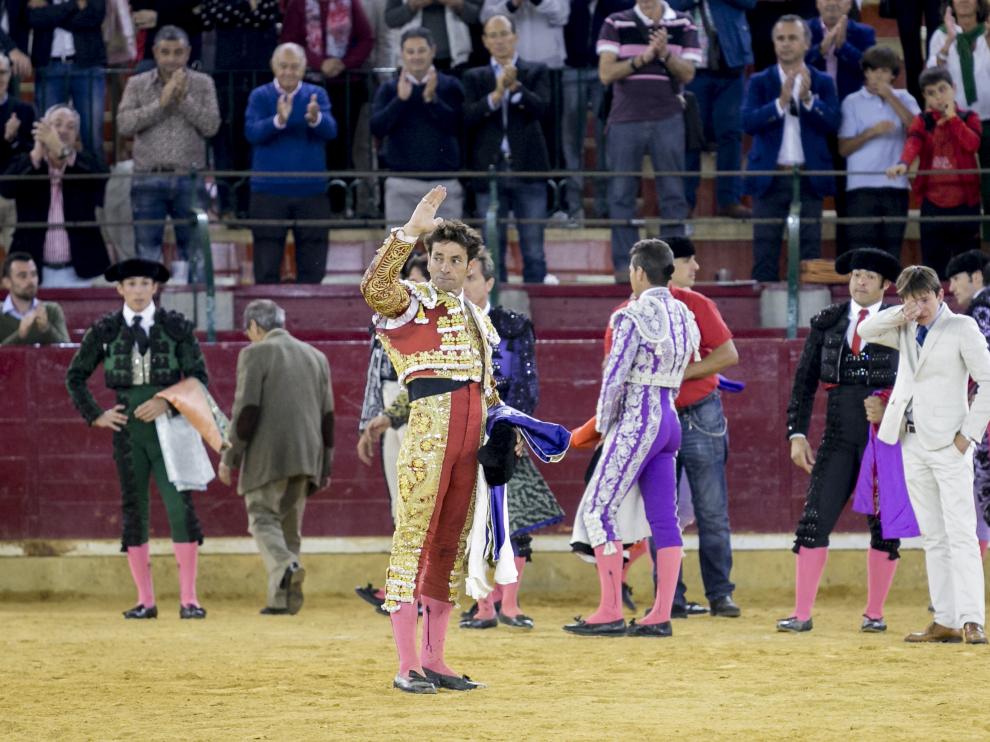 Ricardo Torres, despidiéndose de la afición de Zaragoza tras cortarse la coleta.