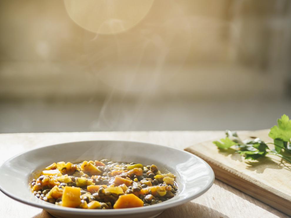 Un plato de lentejas bien caliente es ideal para templar el cuerpo cuando bajan las temperaturas.