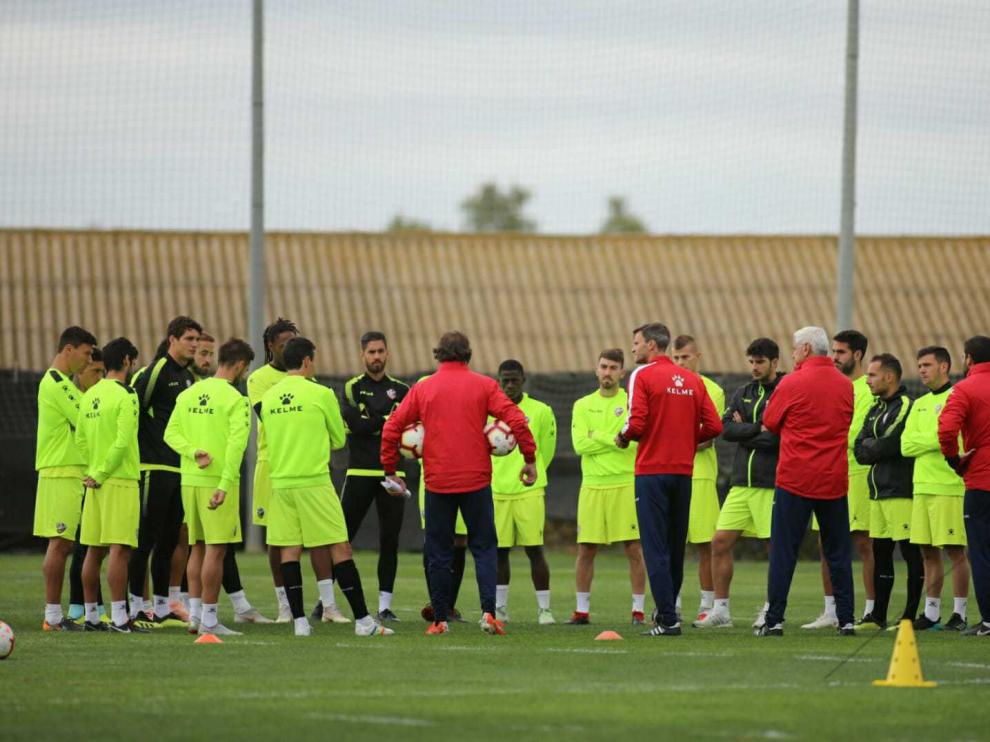 Leo Franco ha podido dirigir esta mañana su último entrenamiento con el Huesca.