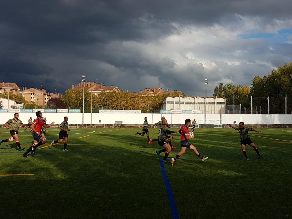 La selección nacional sub-20 de rugby durante un entrenamiento en Jaca.