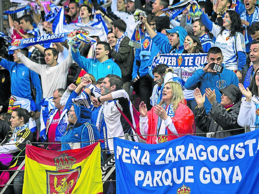 Aficionados zaragocistas desplazados a Soria para el partido del último 'play off'.