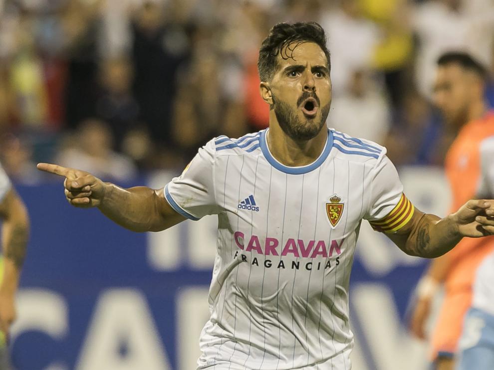 Javi Ros celebra su gol ante el Rayo Majadahonda.