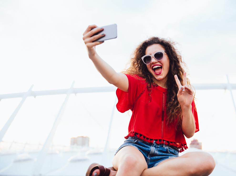 Salir bien en los 'selfies' solo es cuestión de práctica.