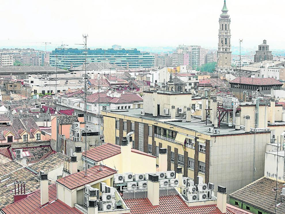 Vista aérea del casco urbano de Zaragoza, donde se acumulan más de 30.000 pisos vacíos.
