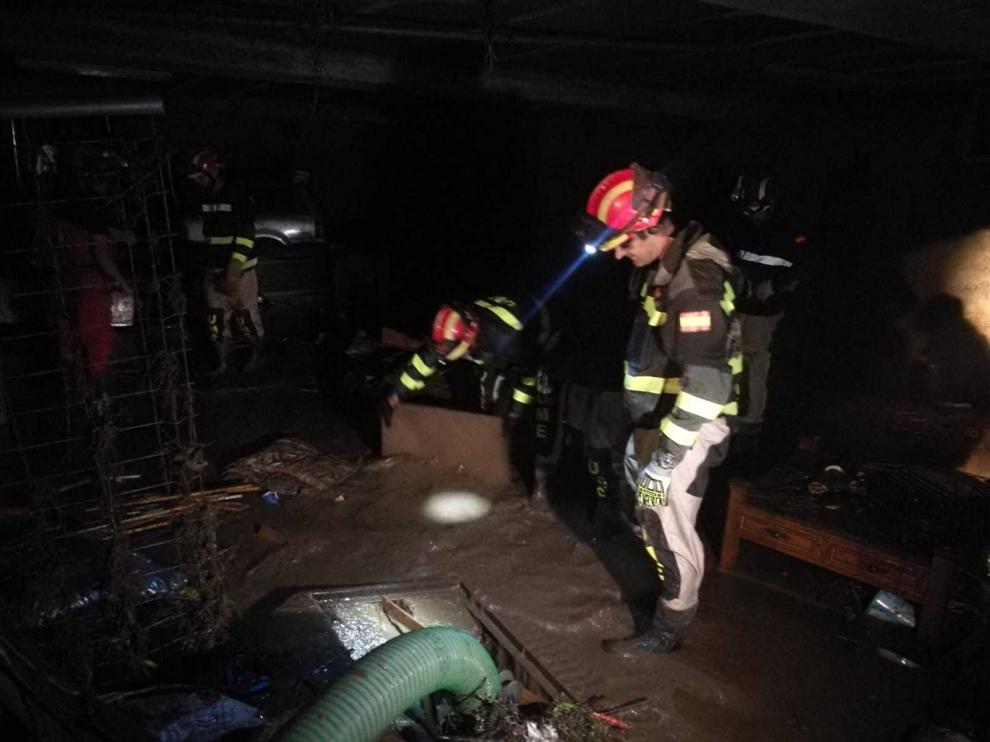 Efectivos de la UME este miércoles por la noche trabajando en Sant Llorenç des Cassadar