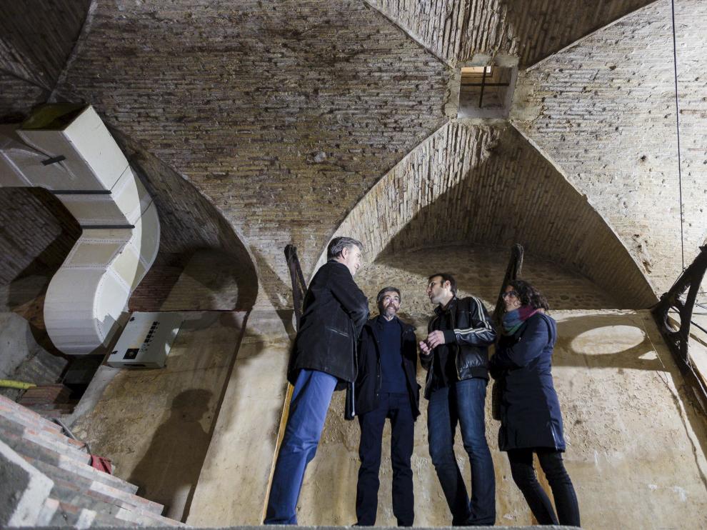 Varios responsables del Ayuntamiento, durante una visita a los depósitos de Pignatelli en el año 2016.