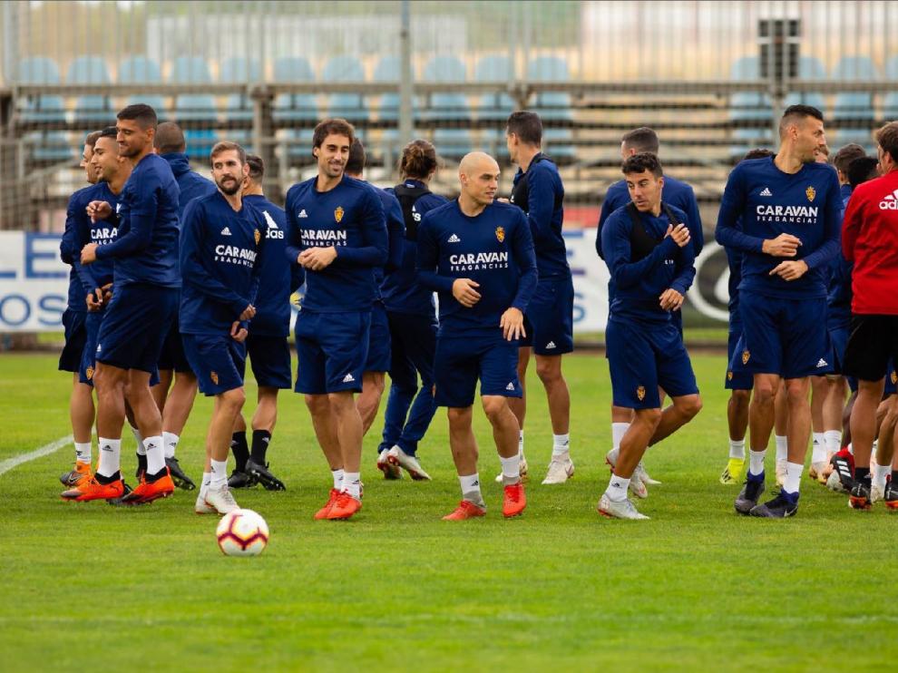 La plantilla del Real Zaragoza, horas antes de volver a viajar a Soria para jugar contra el Numancia.