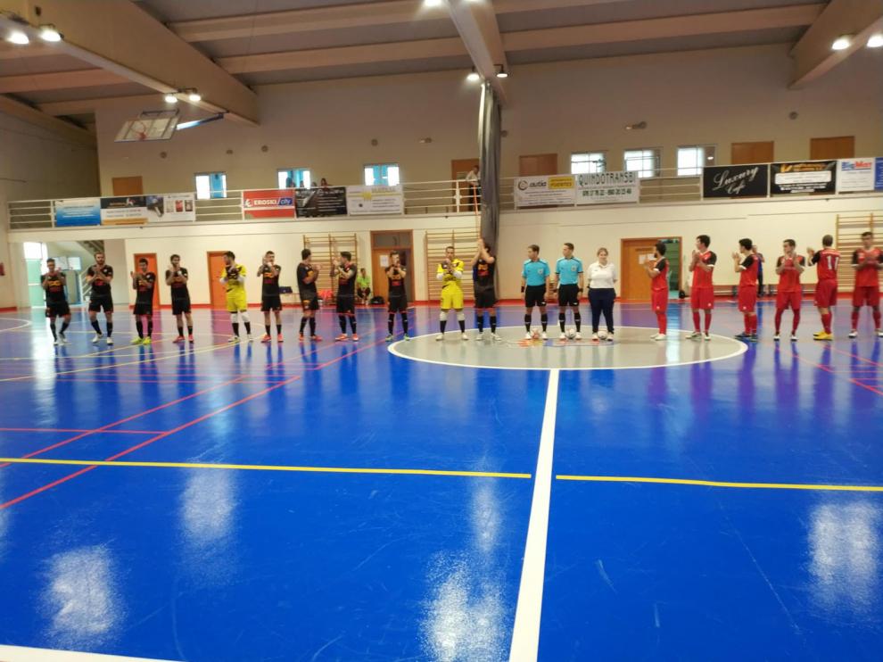 Saludo inicial entre los jugadores del Sala Quinto y Patatas Gómez