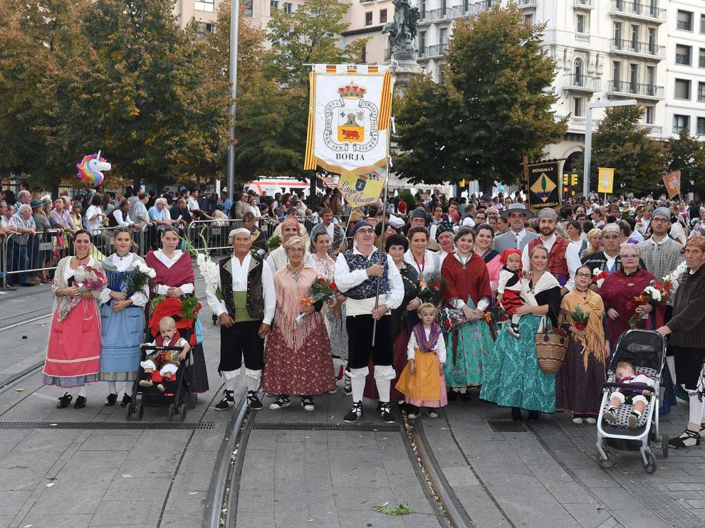 El grupo procedente de Borja, durante la Ofrenda de Flores