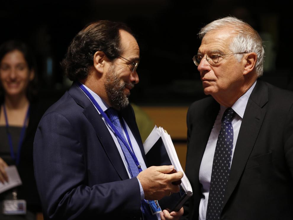 El ministro de Exteriores español, Josep Borrell, al inicio del Consejo de Ministros de la UE que se celebra en Luxemburgo.