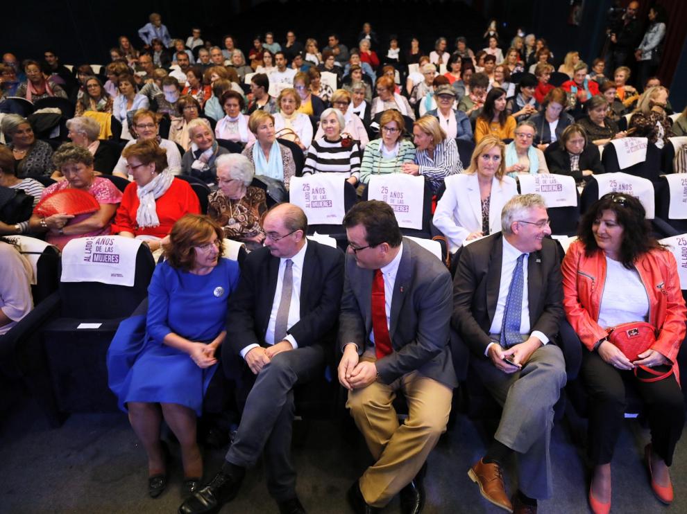 Lambán y Zubieta, junto a otras autoridades, en la inauguración de las jornadas.
