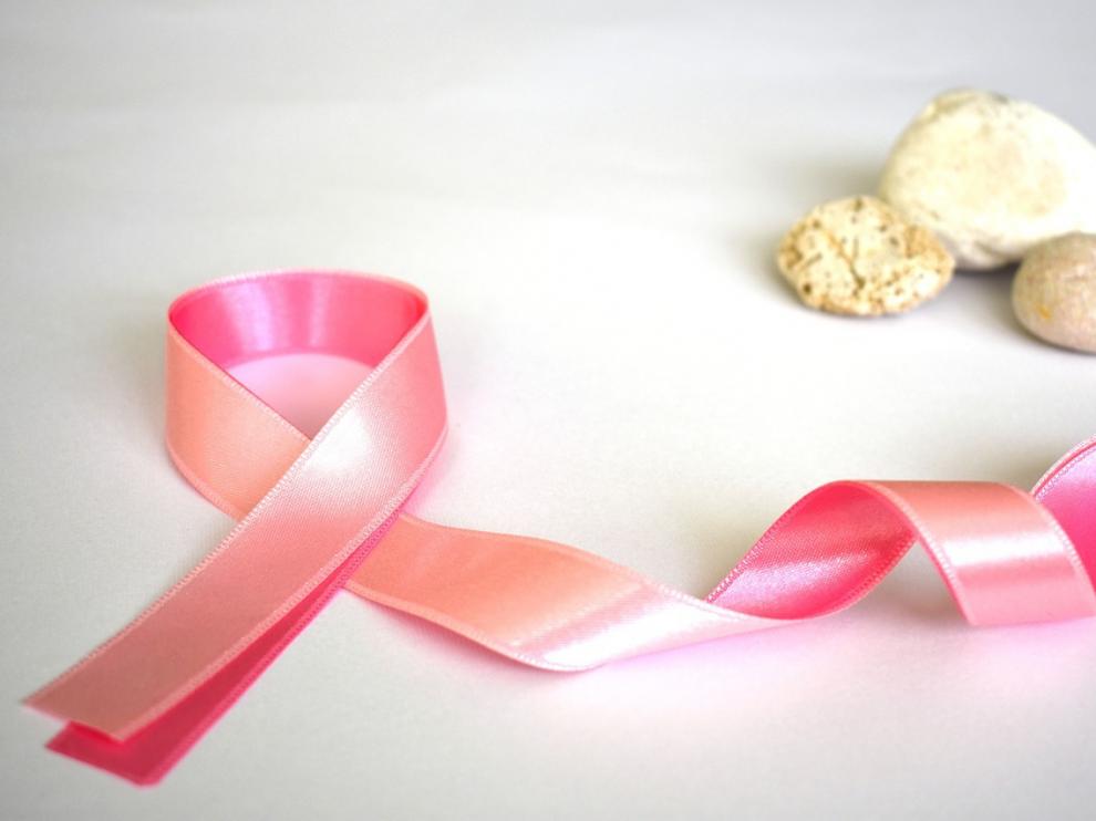 El lazo rosa es el símbolo de la lucha contra el cáncer de mama.