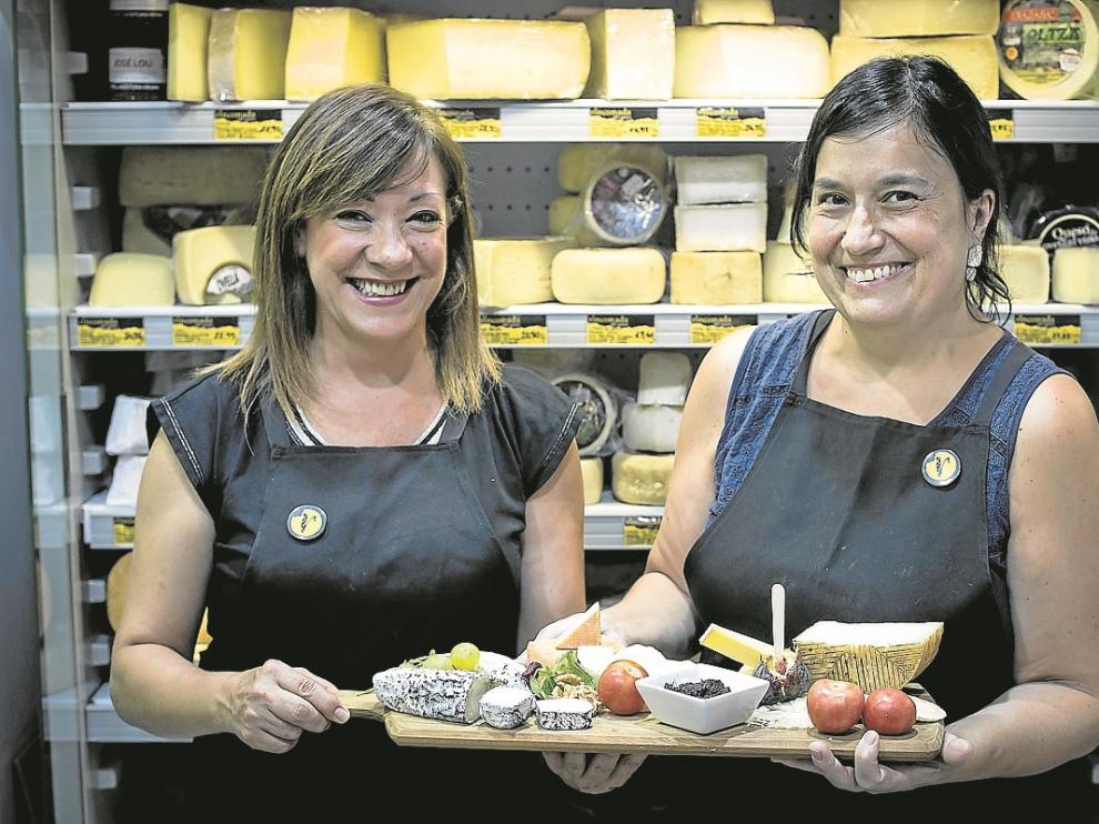 Isabel Labarta y Concha Espiolo, de la Rinconada del Queso.
