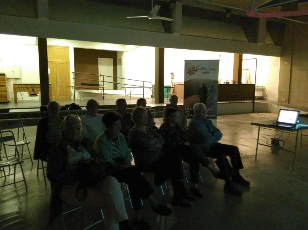Participantes a la sesión de Pueblos Vivos en Azlor.