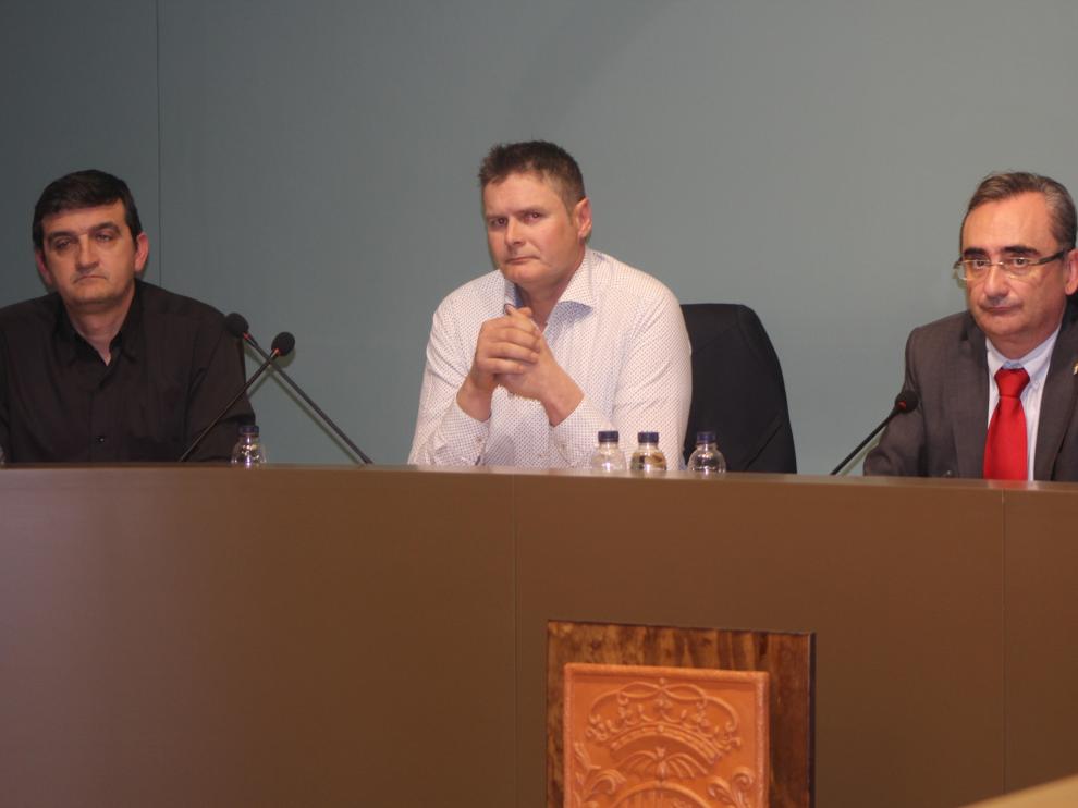 El portavoz del PP en el Ayuntamiento de Fraga, Amadeo Sampietro, (el primero por la izquierda) en uno de los últimos plenos