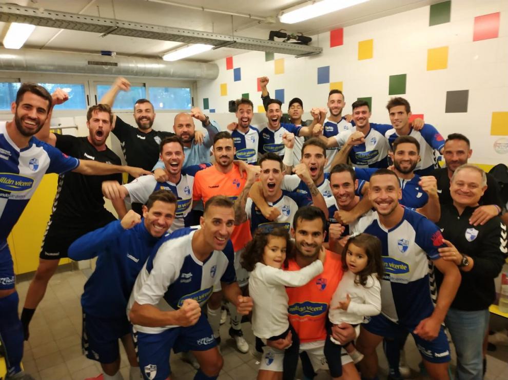 La plantilla celebra en el vestuario el pase a dieciseisavos de final de la Copa del Rey tras ganar al Lleida.