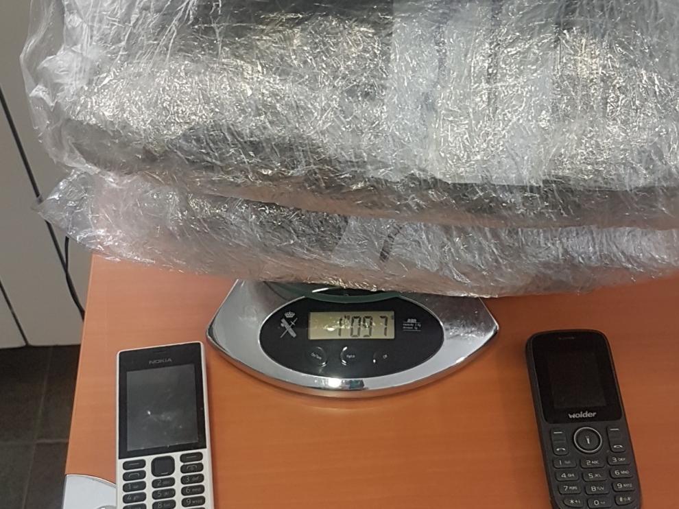 La Guardia Civil intervino tres paquetes de plástico con más de un kilo de marihuana