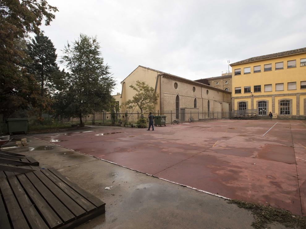 El patio del Buñuel se acondicionaría con bar, escenario, baños, porterías y canastas