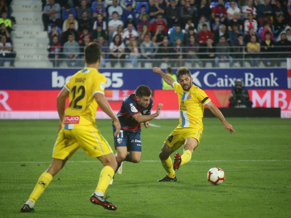 Una imagen del partido de este domingo en El Alcoraz.
