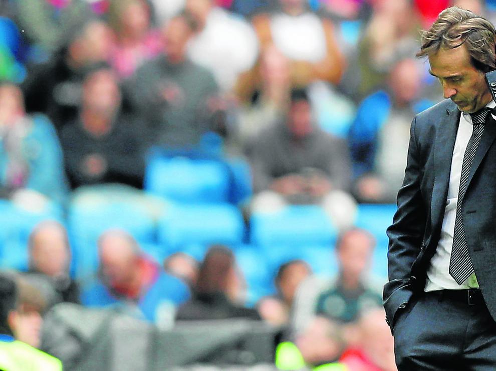 Julen Lopetegui, cabizbajo en el partido contra el Levante del pasado sábado.