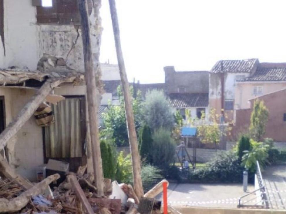 Derrumbe de la vivienda donde permanece atrapado un perro anciano en Novallas.