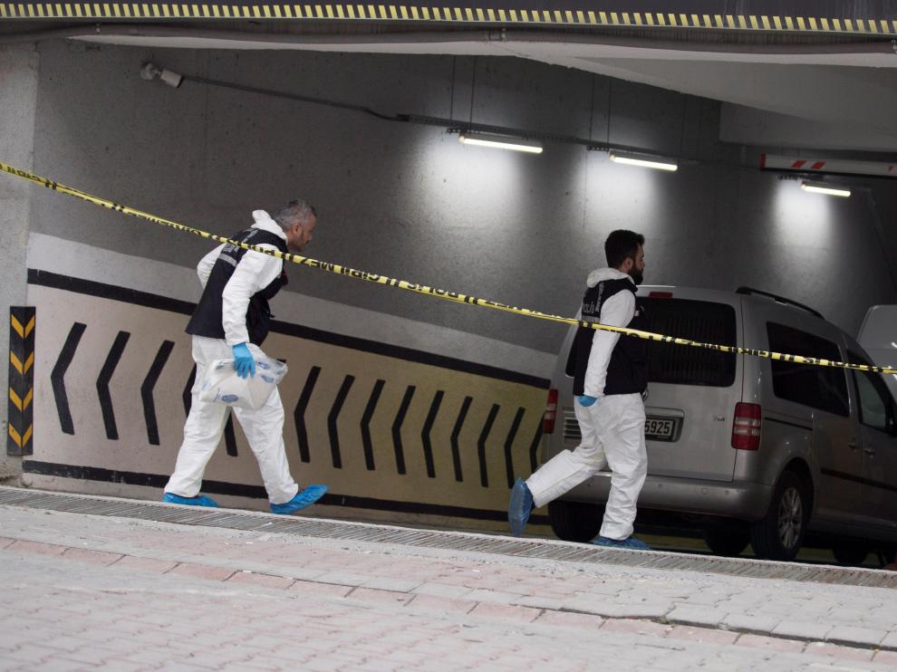 La Policía registra vehículos del consulado saudí