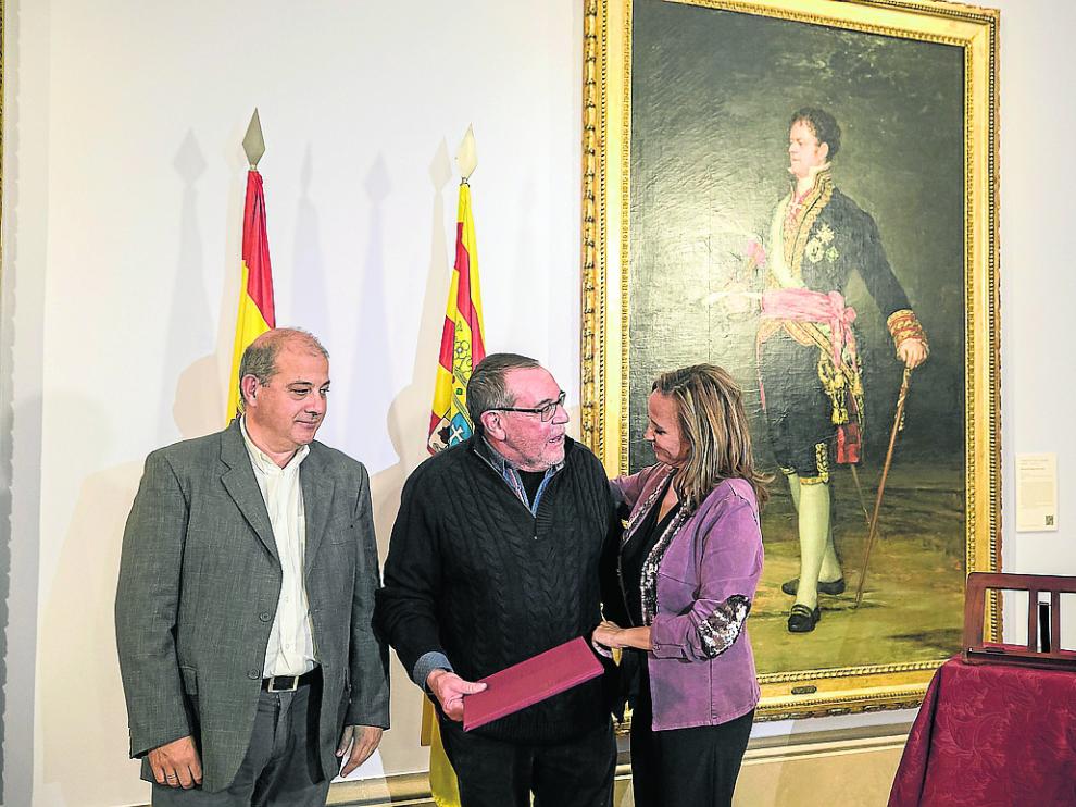 Gonzalo Tena, entre Jorge Morte, de Térvalis Desarrollo, y la consejera Mayte Pérez.