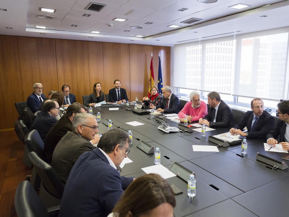 Reunión, ayer, de la comisión de seguimiento de las obras en la línea férrea Zaragoza-Teruel-Sagunto.