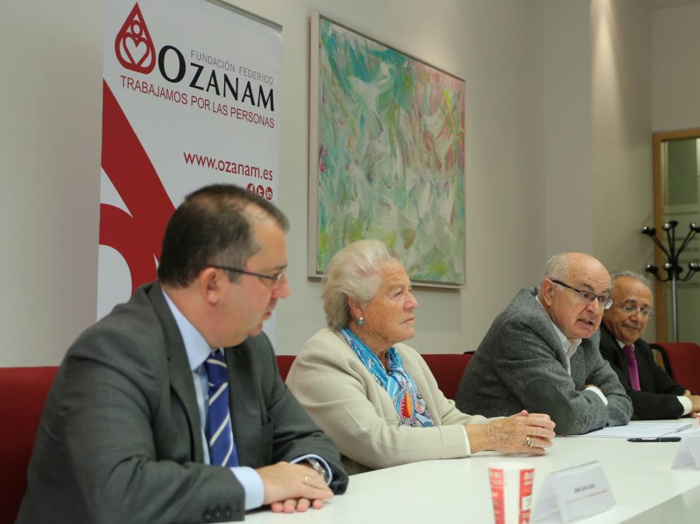 José Luis Lucea, Mª Pilar Ríos, Fernando Galdámez y Joaquín Torres, este domingo, en la presentación del rastrillo.