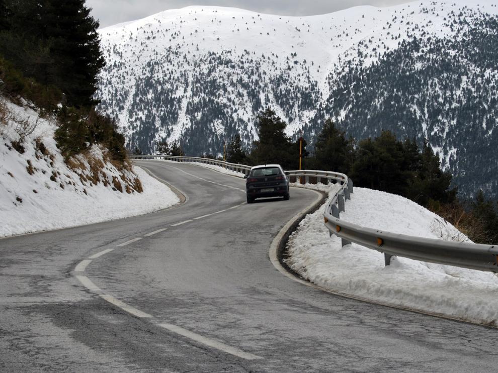 En invierno conviene extremar la precaución al volante.