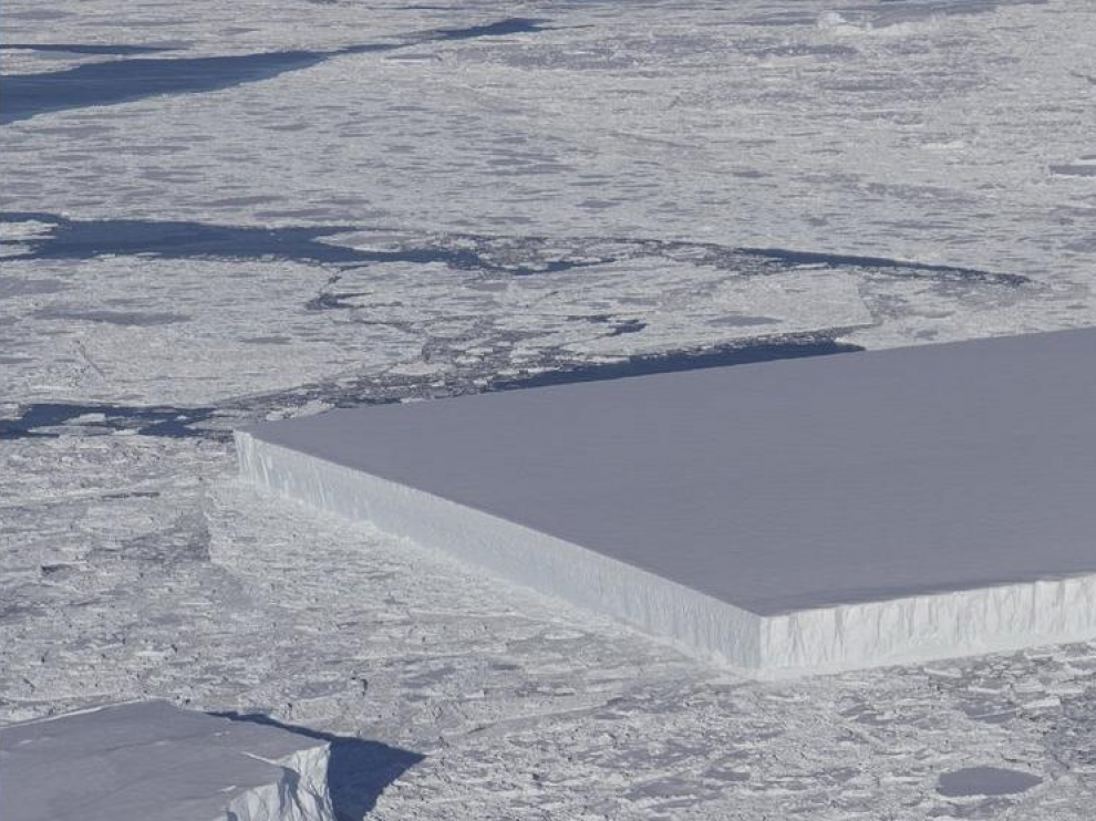 El iceberg rectangular hallado por la NASA.