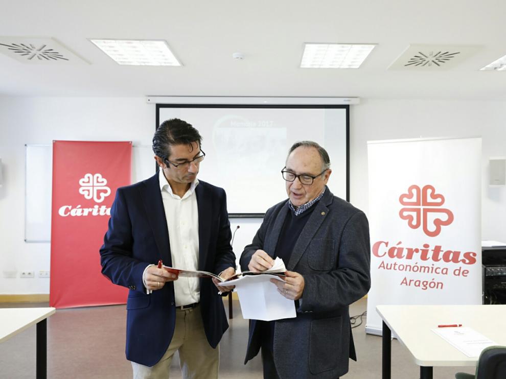 Jesús Luesma, secretario técnico de Cáritas Aragón y Carlos Sauras, presidente de Cáritas Aragón