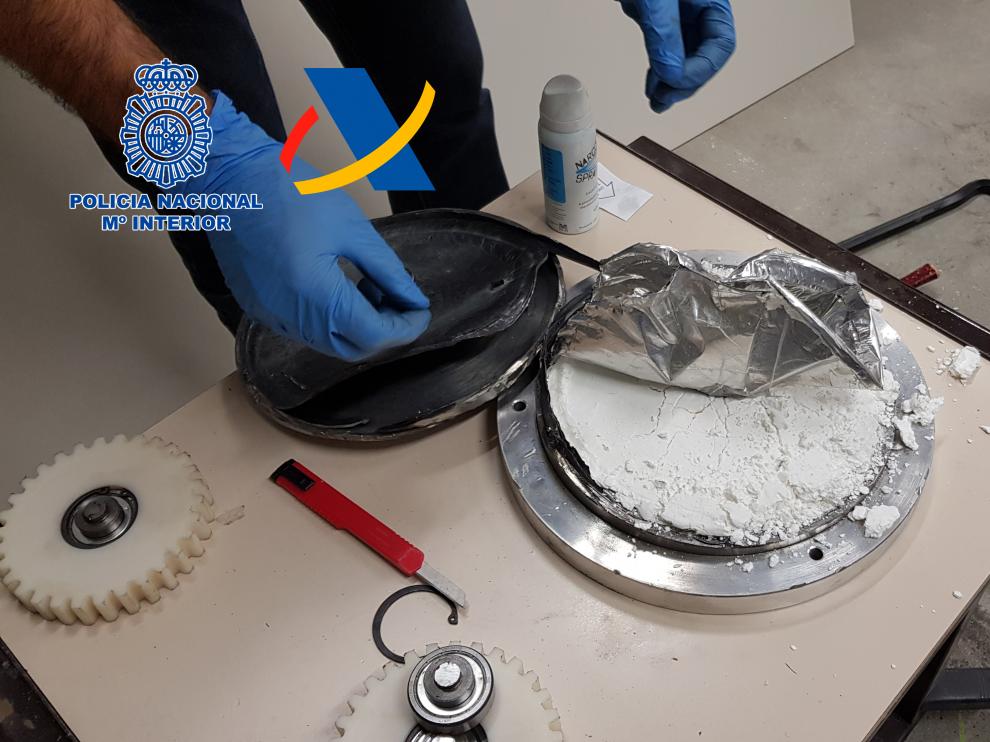 La cocaína, procedente de Costa Rica, estaba oculta en una pieza metálica de maquinaria.