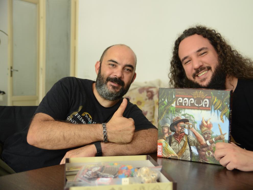 Diego Ibáñez a la izquierda ha diseñado y publicado ya varios juegos de mesa.