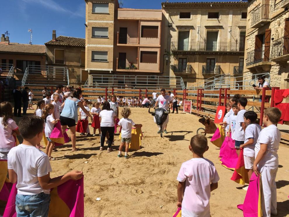 Los niños, jugando con los carretones de Mar de Nubes.