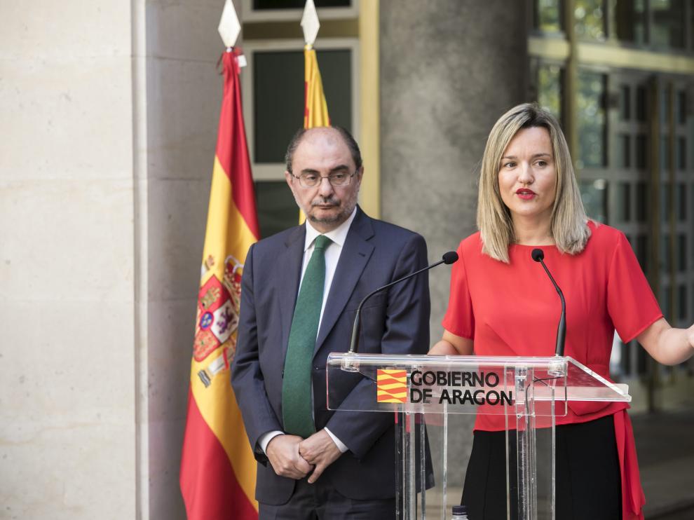 El presidente de Aragón, Javier Lambán, y la consejera de Innovación, Investigación y Universidad, Pilar Alegría, durante la presentación de las bonificaciones de las matriculas universitarias