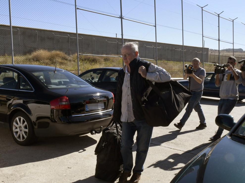 Rodrigo Rato, ayer a su llegada a la prisión madrileña de Soto del Real para cumplir con su condena
