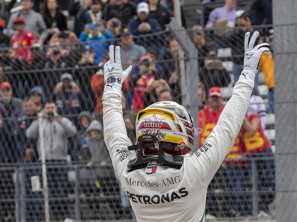 Lewis Hamilton saluda a la afición en el Circuito de las Américas (Austin).