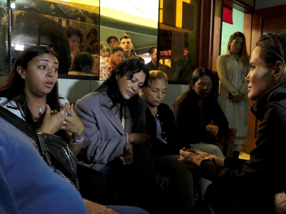 Angelina Jolie visitando a migrantes venezolanos en Perú.