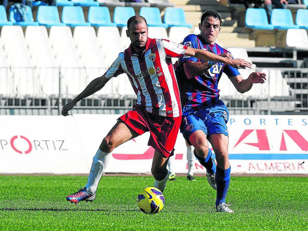 Fernando Soriano, en un encuentro como jugador del Almería.