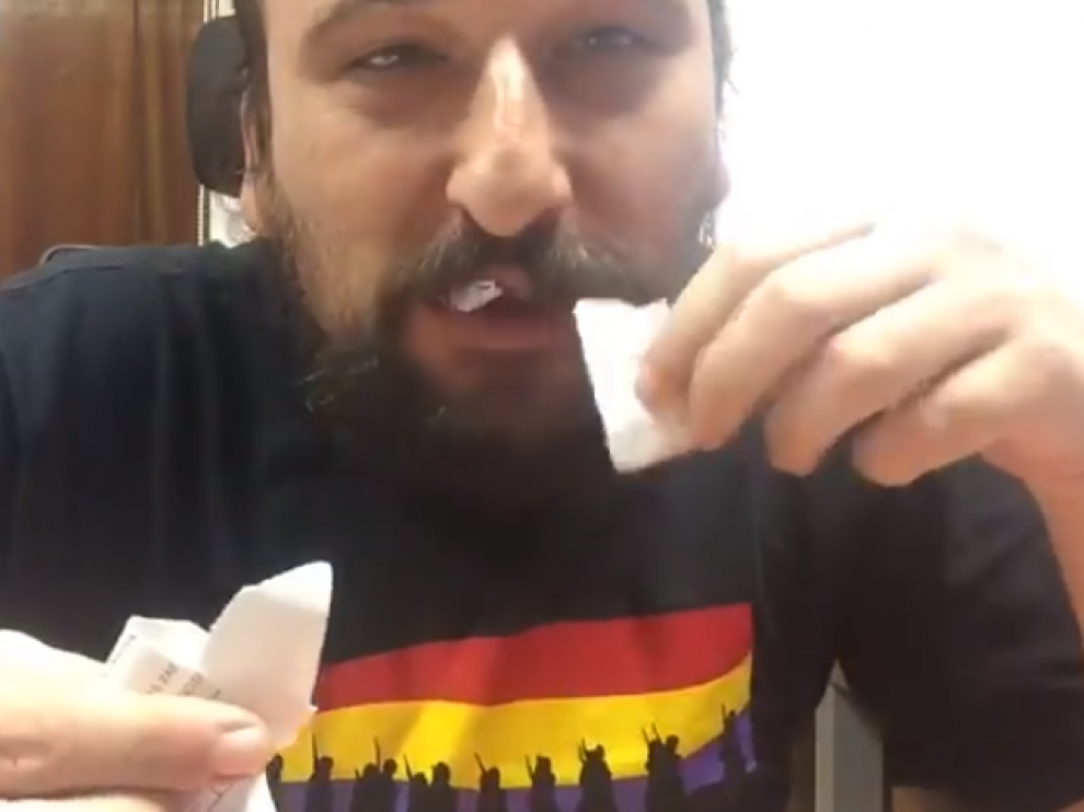 Uno de los momentos del vídeo colgado por Pablo Híjar en Facebook