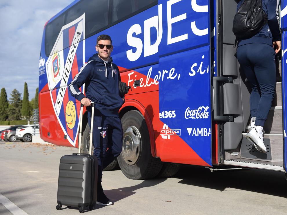 Álex Gallar, a punto de subirse al autobús para dirigirse a Sevilla.