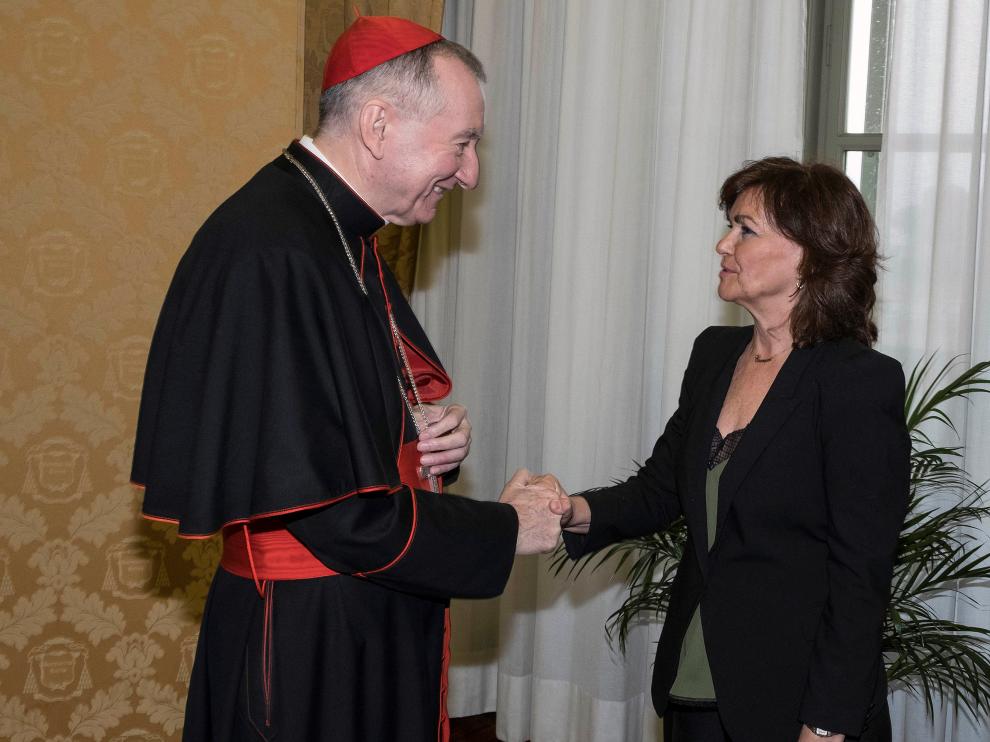 La ministra Carmen Calvo y el cardenal Pietro Parolin durante su reunión.