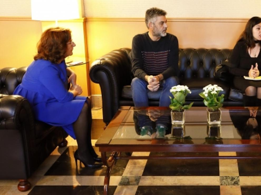 Reunión de Lambán con la presidenta de la Federación Aragonesa de Solidaridad y la consejera de Ciudadanía y Derechos Sociales.