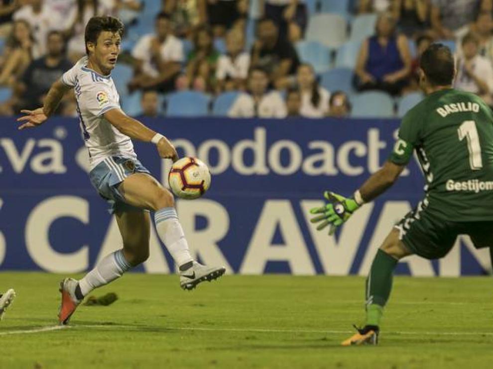 Marc Gual, en el duelo del Real Zaragoza contra el Rayo Majadahonda