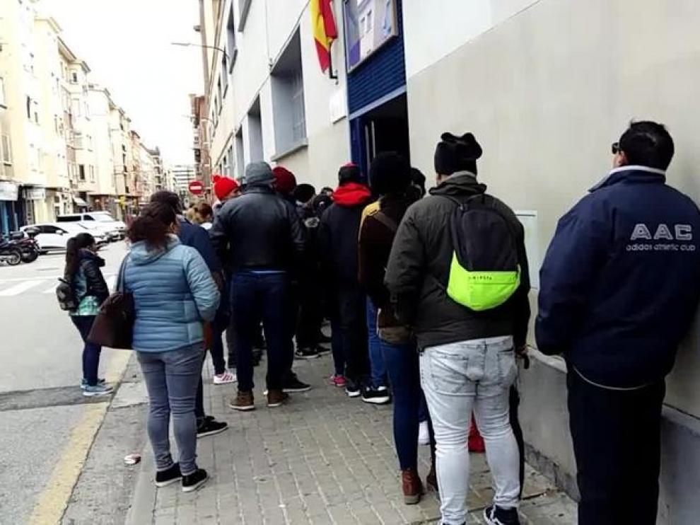 Las solicitudes de asilo desbordan la oficina de Extranjería de Zaragoza